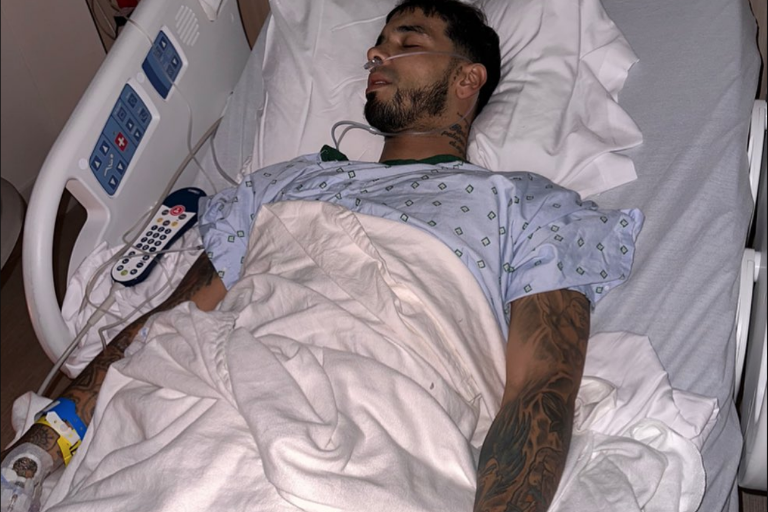 Causa alarma fotografía que comparte Anuel AA desde un hospital