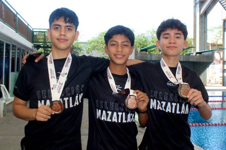 Presumen mazatlecos medalla histórica de Juegos Conade