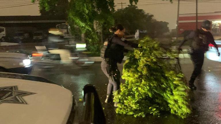 Elementos de Seguridad y Tránsito realizaron patrullajes y apoyos viales en distintos puntos de Culiacán tras la activación del protocolo por lluvias.
