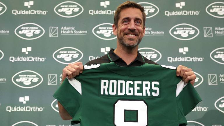 Aaron Rodgers reelabora su contrato.