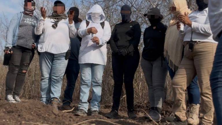 Integrante del colectivo “Por las Voces Sin Justicia” siguen recuperando osamentas en un predio de la comunidad Lomas de Monterrey, donde han encontrado fosas clandestinas.