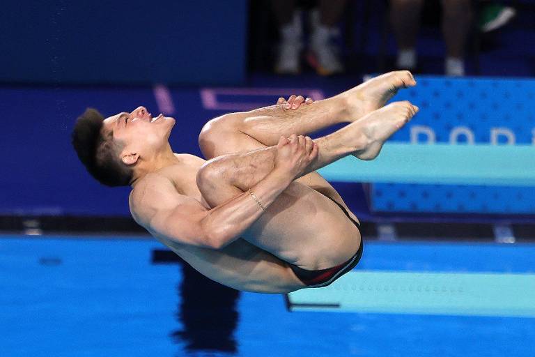 Osmar Olvera avanza a las semifinales de trampolín individual en París 2024