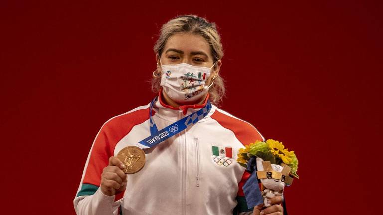 Aremi Fuentes logra la tercera posición de la categoría de los 76 kilogramos.