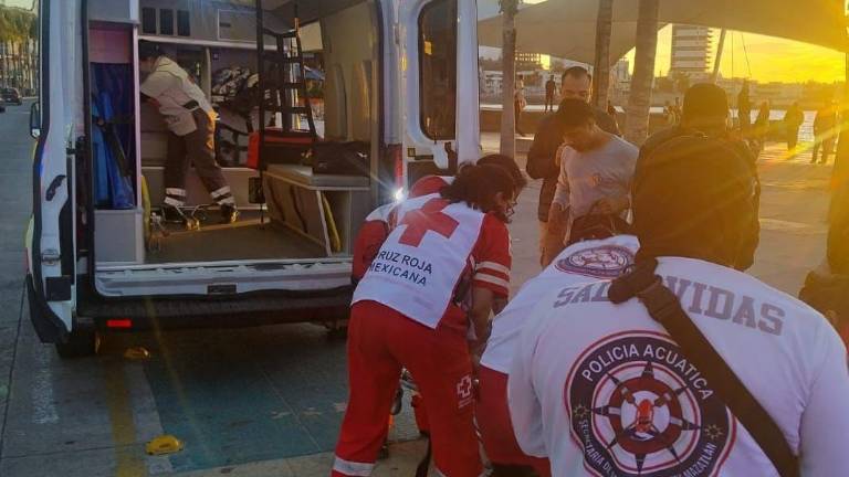 El bañista fue trasladado a un hospital.