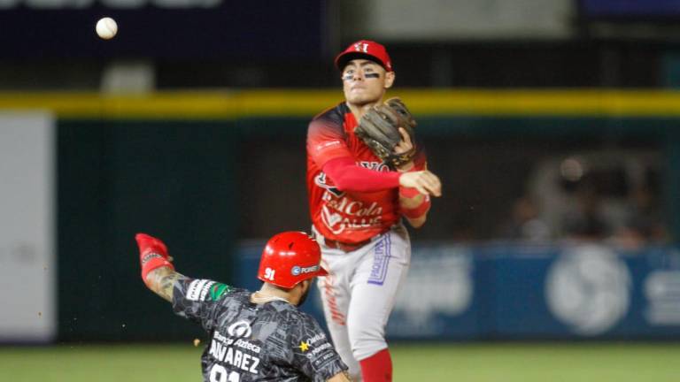 Ricky Álvarez es out forzado.