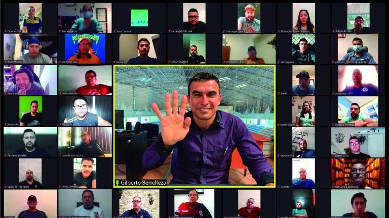 Gilberto Berrelleza Reyes en charla virtual con los entrenadores.