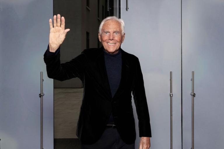 Señalan que Giorgio Armani se encuentra convaleciente en casa