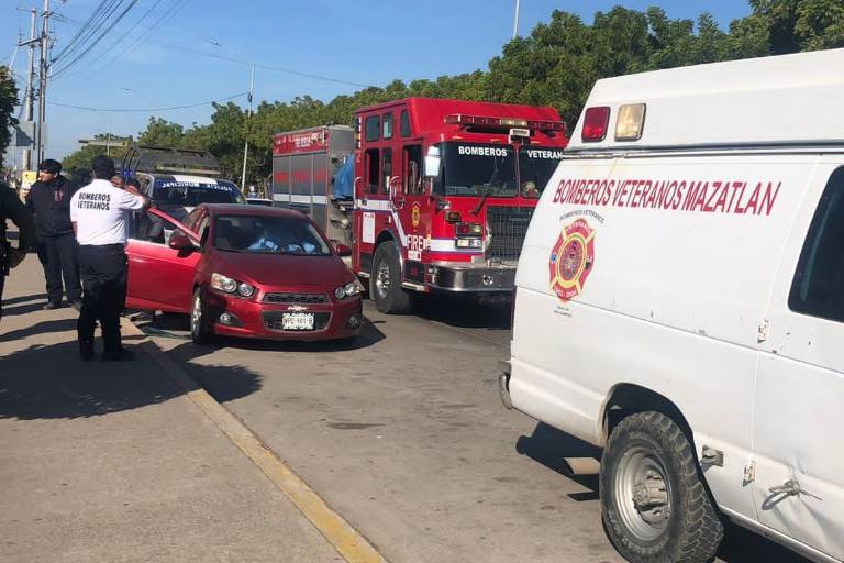Conductor muere al volante por probable causa cardiaca, en Mazatlán