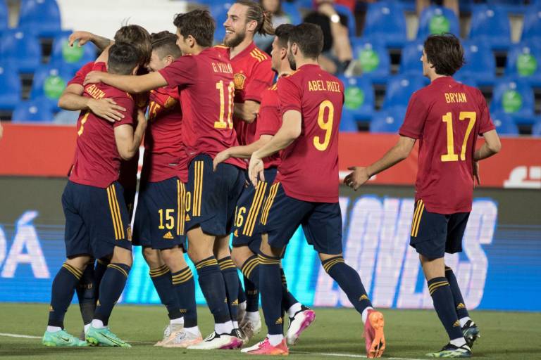 Histórica España golea a Lituania con 16 debuts; rompió récord de más de 100 años