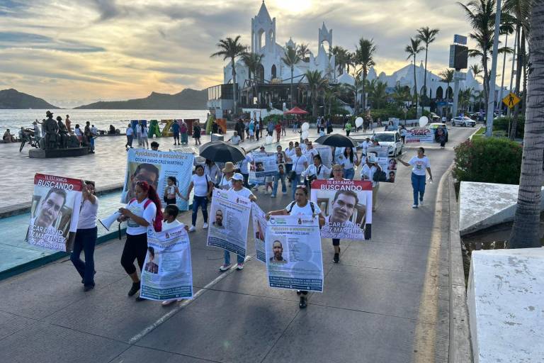 Familiares de desaparecidos marchan en Mazatlán para exigir justicia