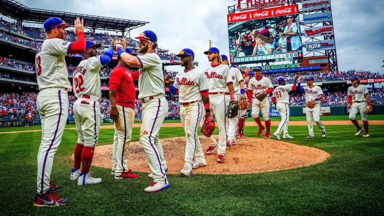 Los Filis le ganaron la serie completa a los Yanquis y pusieron su récord en .500.