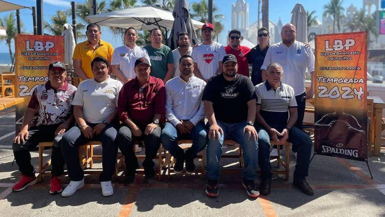 Todos los presidentes de los clubes de la Liga de Baloncesto del Pacífico se tomaron la foto del recuerdo.