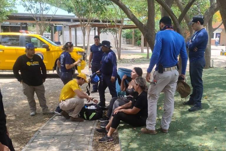 Rescatan a dos mujeres que practicaban senderismo en el cerro del Hípico en Culiacán