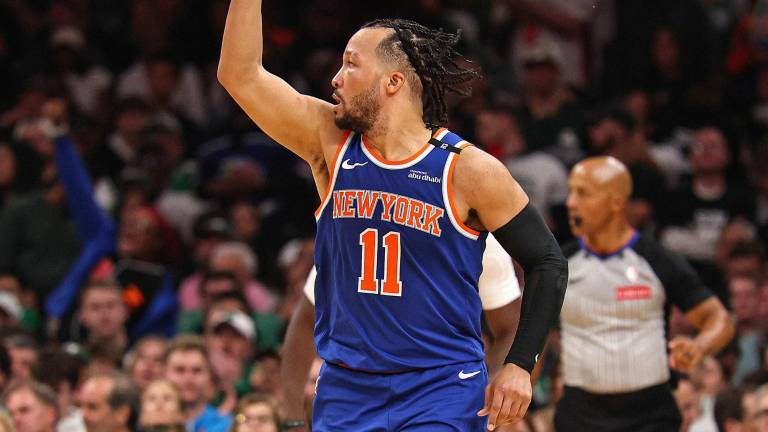 Jalen Brunson logró 29 puntos para guiar a los Knicks al triunfo en el inicio de las semifinales del Este.