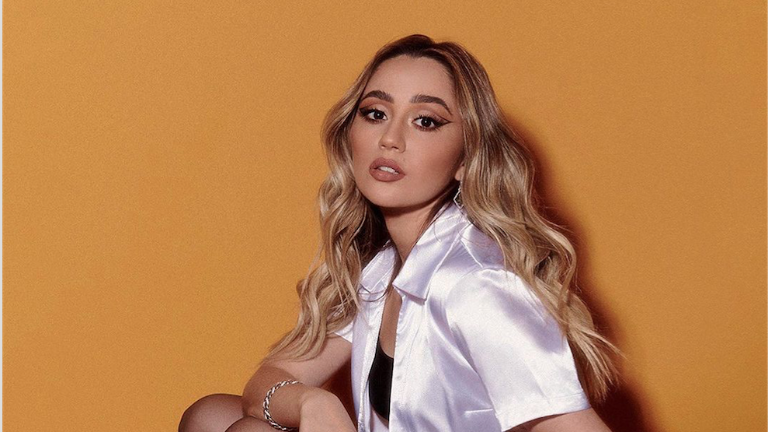 Carolina Ross se prepara para cantar el Himno Nacional Mexicano en Las Vegas.