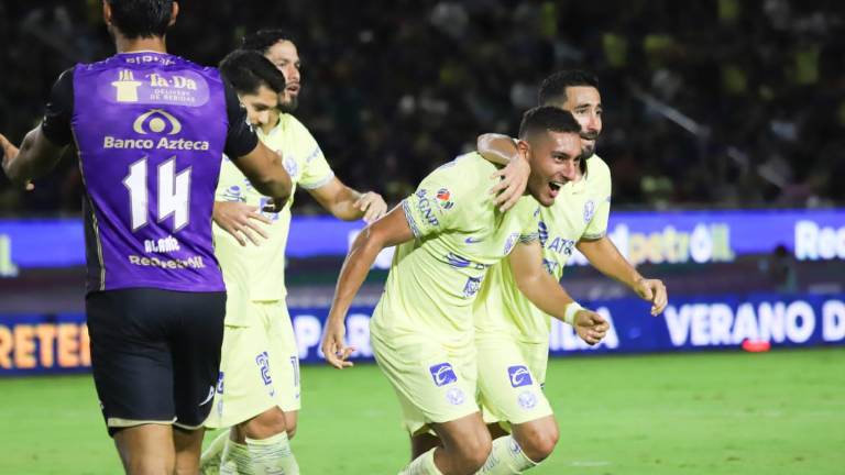Sebastián Cáceres marca el tercer gol del América.