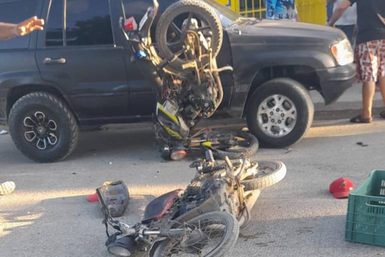 Dos lesionados deja choque de dos motos al norte de Mazatlán