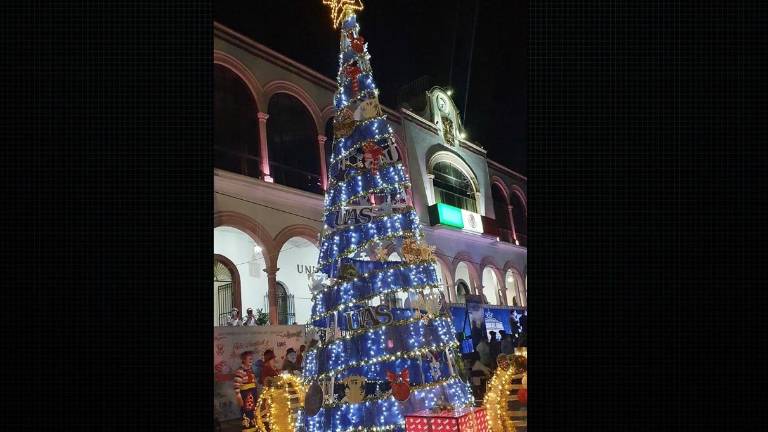 El Árbol de Navidad ya está en la UAS.
