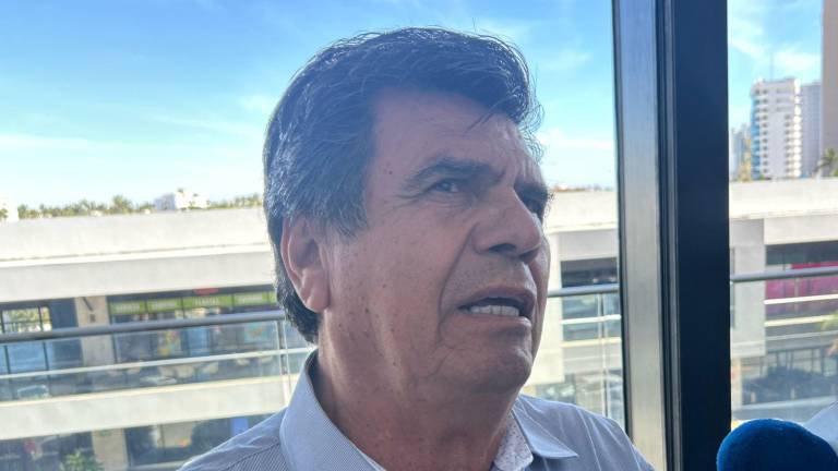 Enrique Parra Melesio informó que ya se presentó la propuesta preliminar para la realización del evento, pero aún hay detalles pendientes.