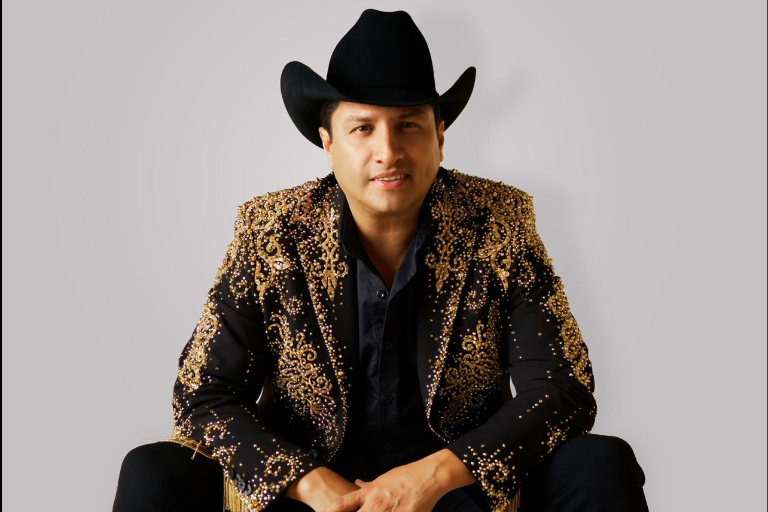 Figura Julión Álvarez en el Top 10 de Billboard con ‘Rey sin reina’