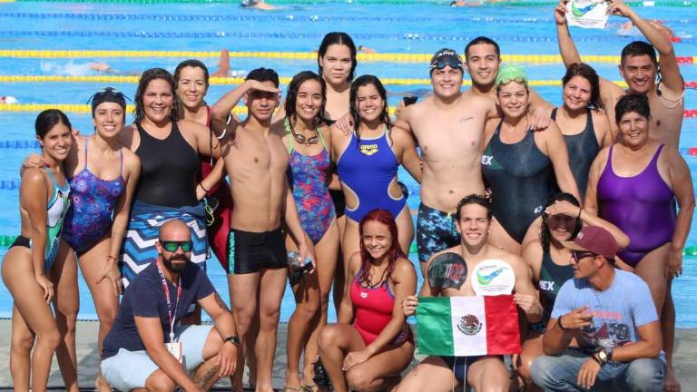 Los escualos porteños reconocieron la alberca del complejo acuático de la Unidad Deportiva Atanacio Girardot.