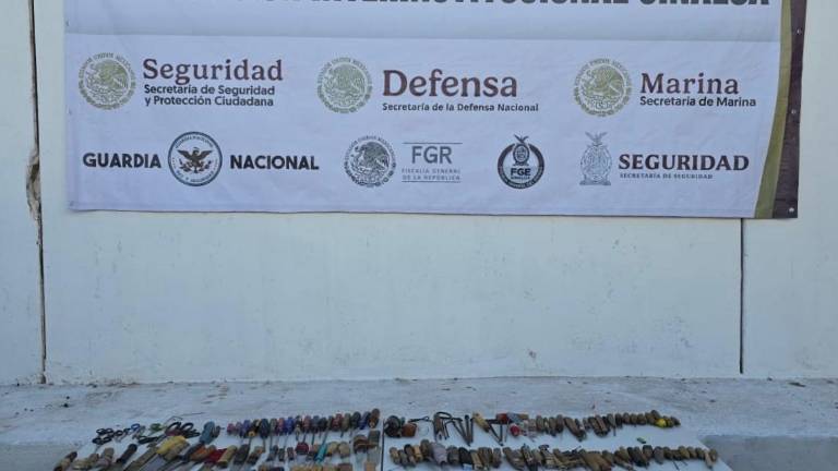 En una revisión en el Penal Goros II, ubicado en Ahome, autoridades encontraron armas blancas, pipas y memoria USB.