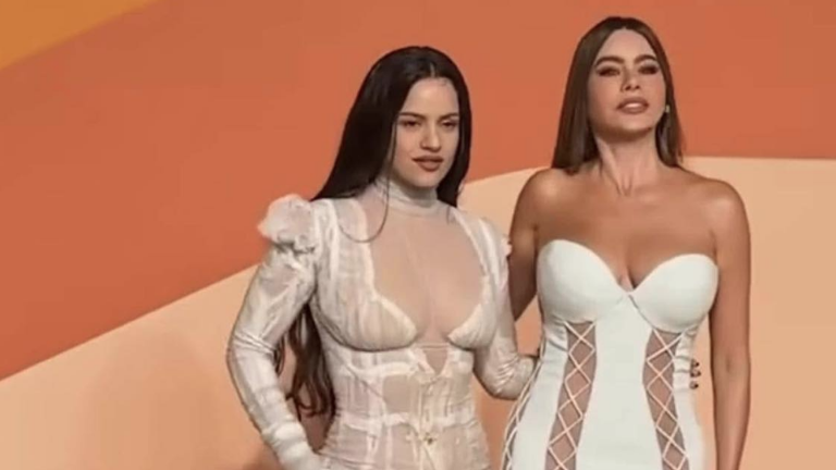 Rosalía y Sofía Vergara.