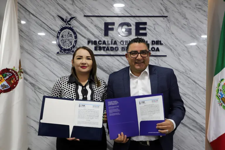 La firma del convenio busca fortalecer el trabajo forense en Sinaloa.