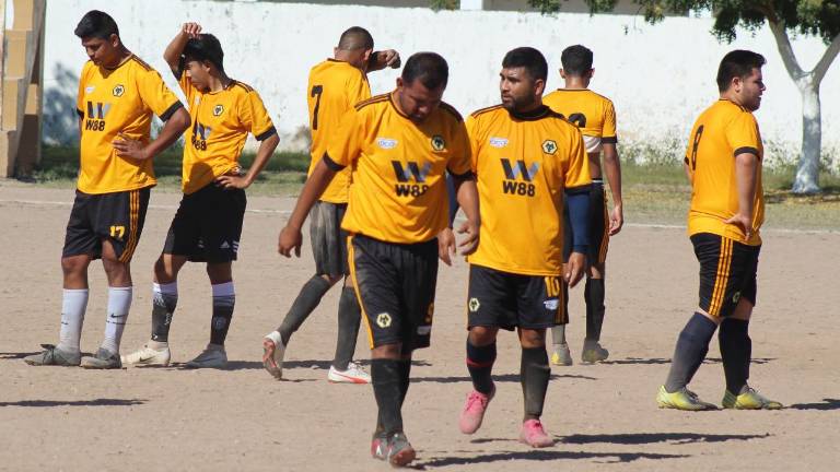 Los equipos se alistan para la acción.