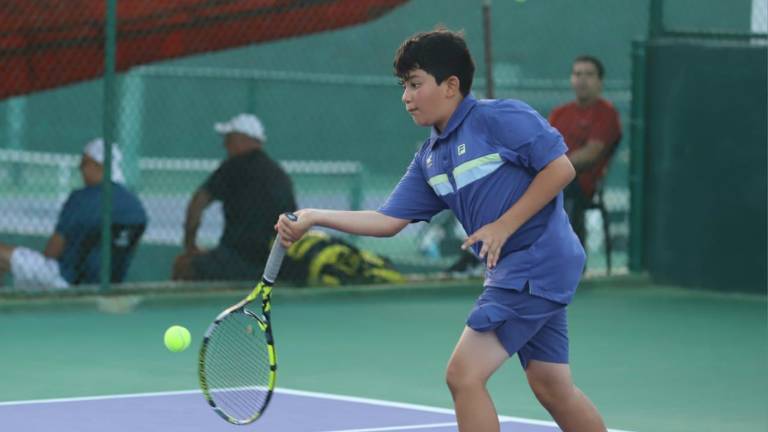 El Torneo de Tenis Copa Amstel Ultra Pascua 2025 vive su segundo día de actividad.