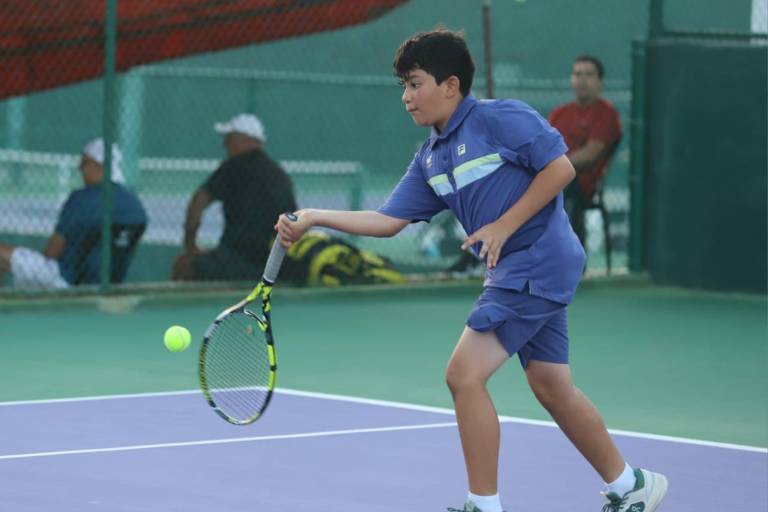 Tenistas cumplen jornada en Copa Pascua 2025, en Mazatlán