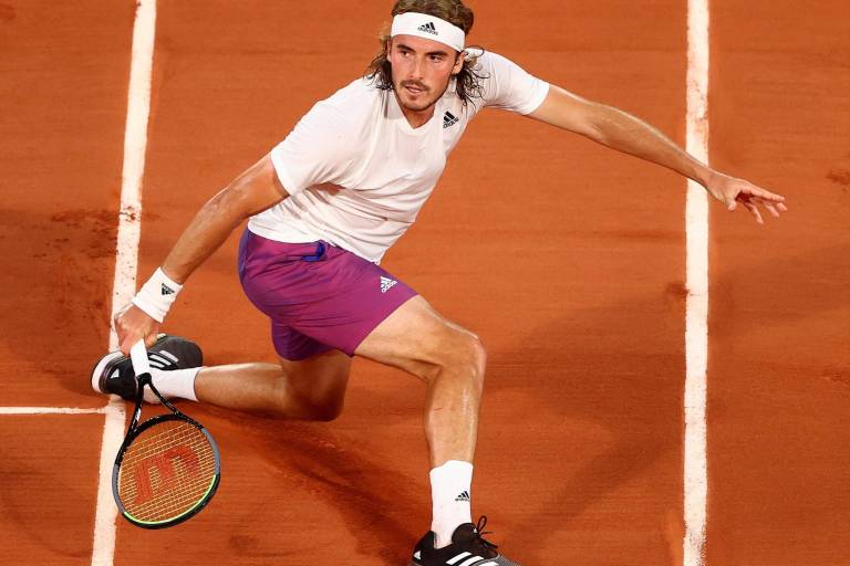Stefanos Tsitsipas eliminó a Daniil Medvedev en cuartos de final de Roland Garros