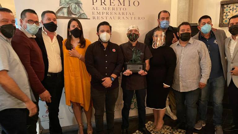 Reconocen al Clan Taniyama con el Premio al Mérito Empresarial Restaurantero