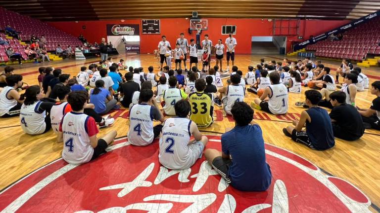 Un buen número de niños y jóvenes acudieron al inicio del Campamento de Verano 2022 de Caballeros de Culiacán.