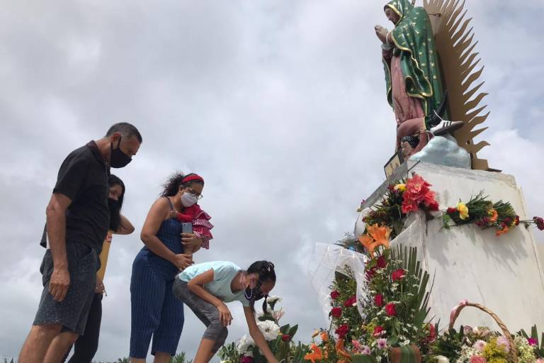 En Mazatlán agradecen a la Virgen de La Puntilla hasta tener luz eléctrica