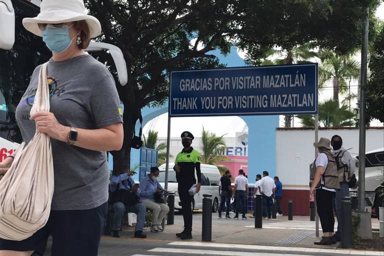 Turistas del crucero Carnival Panorama ya recorren Mazatlán