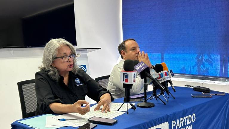 Silvia Ramírez López y Carlos Flores Chávez critican la visita de Claudia Sheinbaum a Sinaloa.