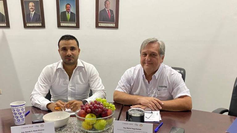 Randy Ross, titular de Coepriss, y Martín Vega, presidente de la Caades, en la sesión del Comité Estatal de Seguridad para el Manejo de Plaguicidas, Fertilizantes y Sustancias Tóxicas.