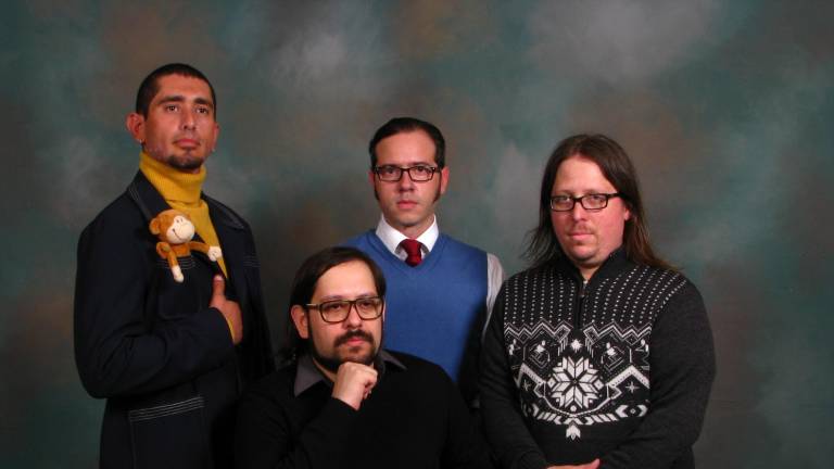 La agrupación de rock indie ‘Niña’, hoy conformada por Chajoe, Gino, Alan y Enrique llevan más de 10 años juntos creando composiciones originales congruentes con sus ideales.