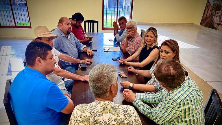La Alcaldesa Claudia Valdez Aguilar y autoridades de la Sectur estatal.