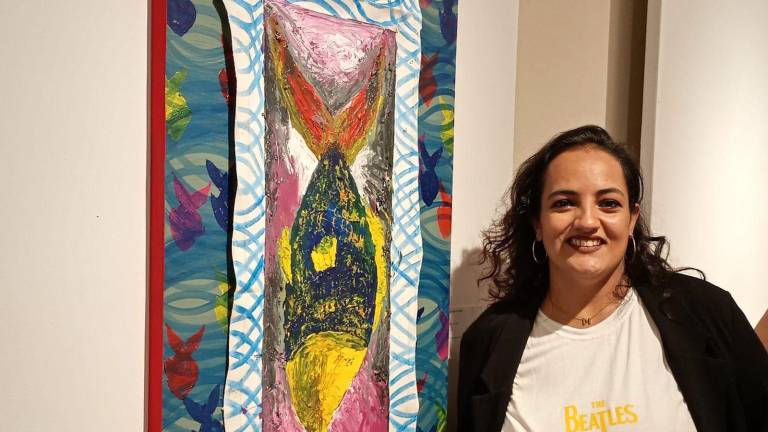 La artista plástica Marysol Galván Pelayo en su exposición “Submarino”.
