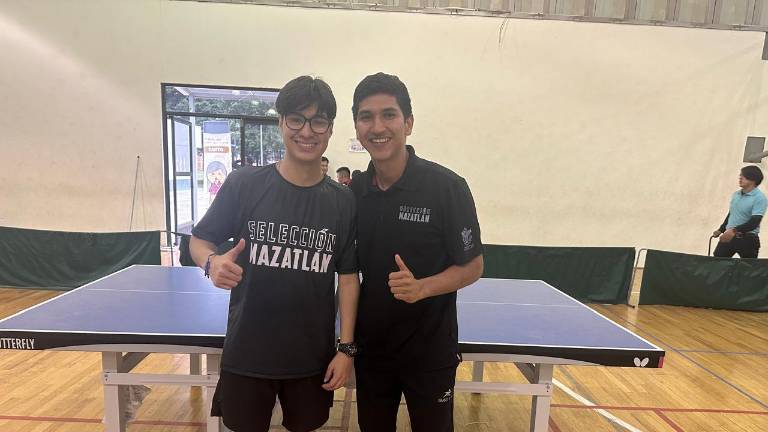 Manuel González y su entrenador Kevin Cisneros.