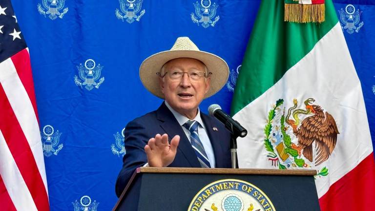 Ken Salazar criticó la estrategia de “abrazos no balazos” del Gobierno federal anterior de México.