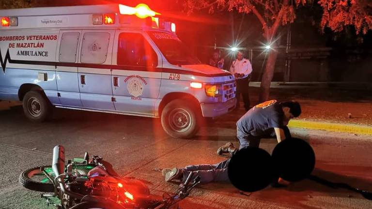 Motociclista fallece en la Avenida Francisco I. Madero, en la Colonia Valles del Ejido, tras derrapar en su unidad.
