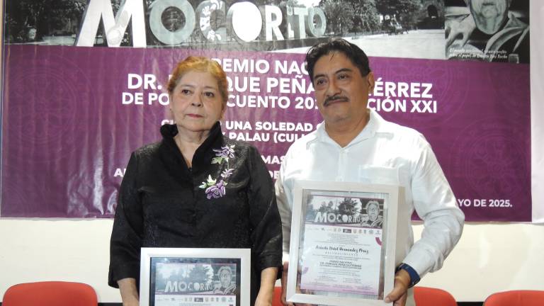 Los escritores Rosy Paláu, de Culiacán y Ariosto Uriel Hernández, de Papantla, Veracruz, ganadores del Premio Nacional Enrique Peña Gutiérrez.