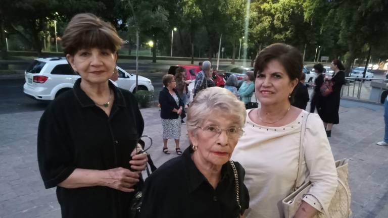 Emma Gloria Romero, Rosario de Millán y Rosibel Quijano.