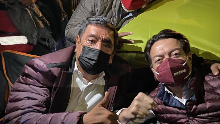 Félix Salgado Macedonio acompañado de Mario Delgado, dirigente nacional de Morena.