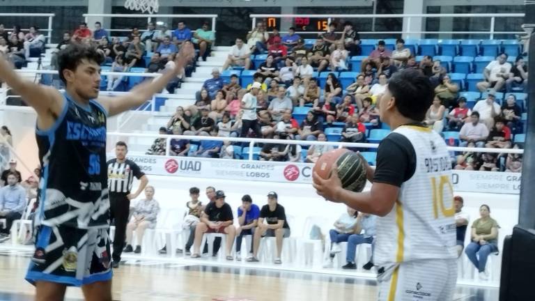 Piratas Basketball le toma la medida a Escuderos de Jalisco.