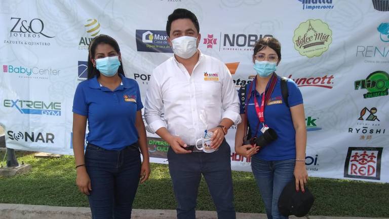 Daniel Tapia y su equipo de trabajo agradecen a las empresas su aportación al Banco de Alimentos de Culiacán.