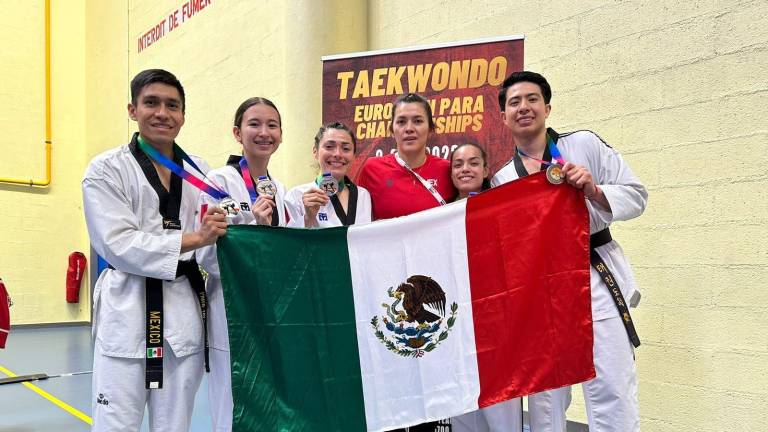 El combinado mexicano, con su entrenadora María del Rosario Espinoza, tras su exitosa gira europea.